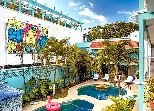 Selina Hotel 3*